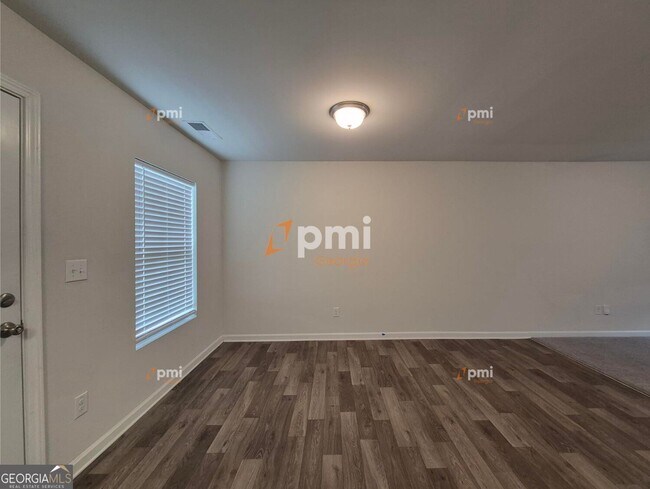 Building Photo - 712 Maddux Dr