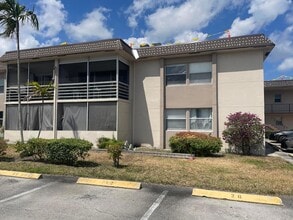 Building Photo - 502 Davis Rd