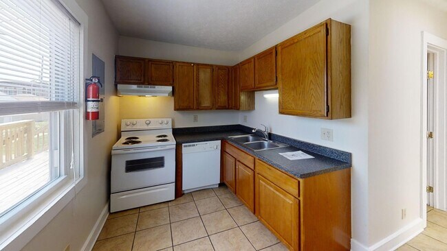 Building Photo - 1372 Indianola Ave