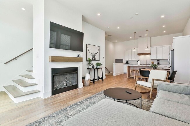 Building Photo - Fully Furnished Trilith Townhome with Larg...