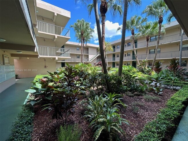 Building Photo - 10525 SW 112th Ave