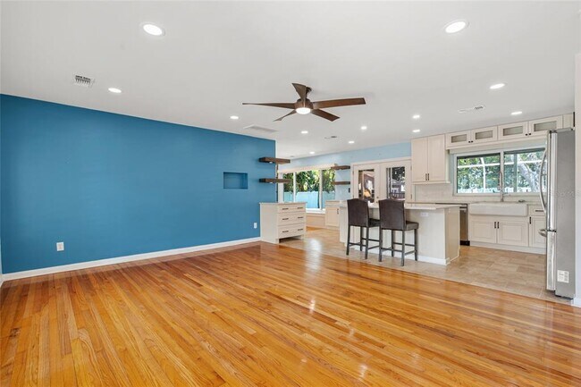 Foto del edificio - 404 S West Shore Blvd