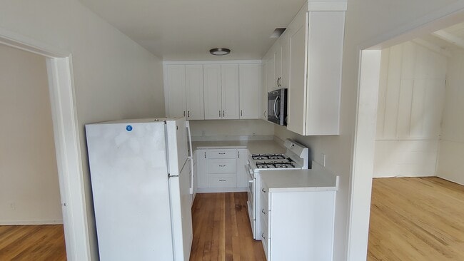 Kitchen - 920 N Hayworth Ave (West Hollywood, CA) Townhome
