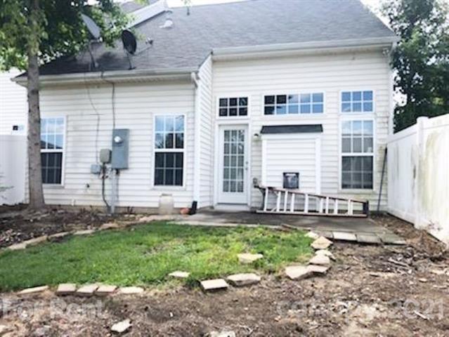 Building Photo - 6015 Queens Walk Ct