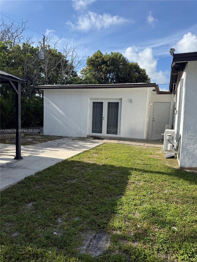Foto del edificio - 1816 NW 25th Ter