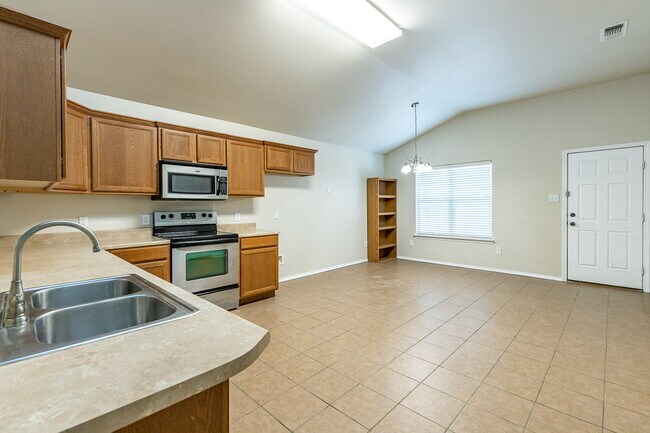 Foto del edificio - Beautiful, Well Maintained 3/2/2 Home in C...