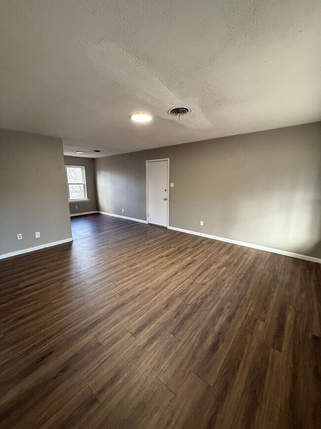 Building Photo - 3720 Old Jenny Lind Rd