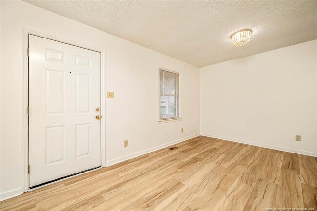 Foto del edificio - 7010 Medway Ct