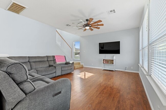 Building Photo - 103 Hoya Ln