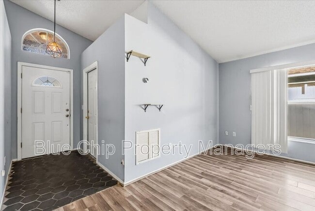 Building Photo - 2229 Hannah Ln