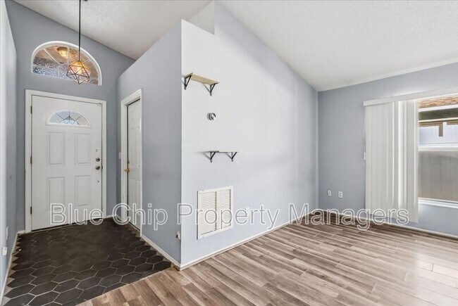 Foto del edificio - 2229 Hannah Ln