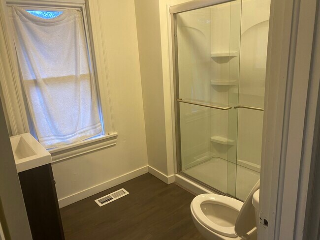 Bathroom - 5211 Franklin Blvd