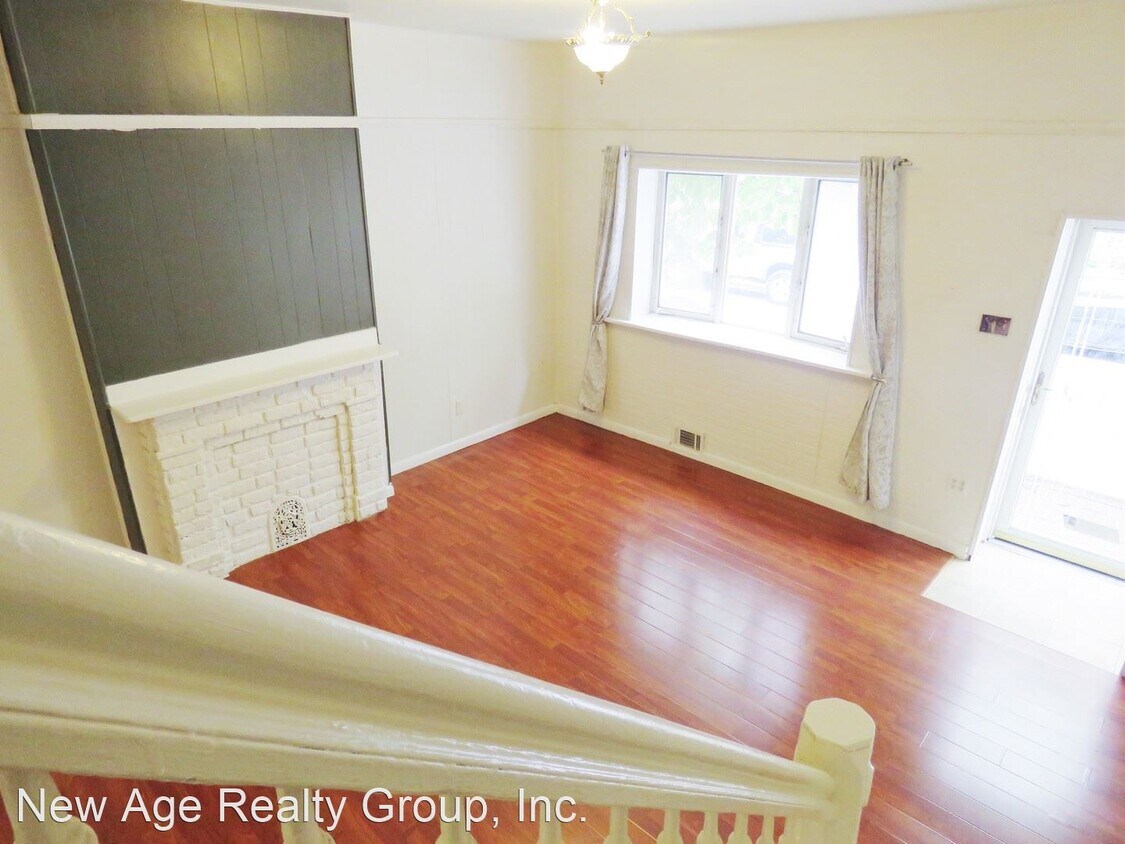 Foto principal - 3 br, 1.5 bath House - 2425 Carpenter St