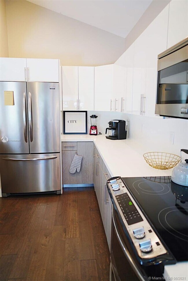 Building Photo - 513 SW 18th Ct