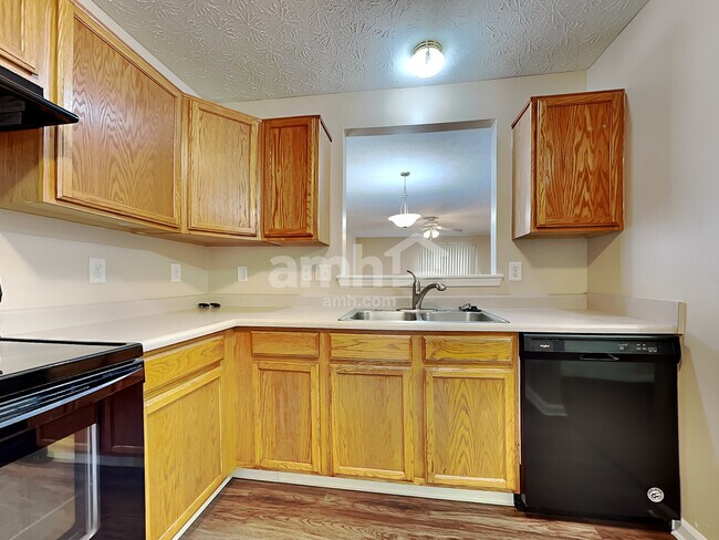 Foto del edificio - 3416 Montgomery Dr