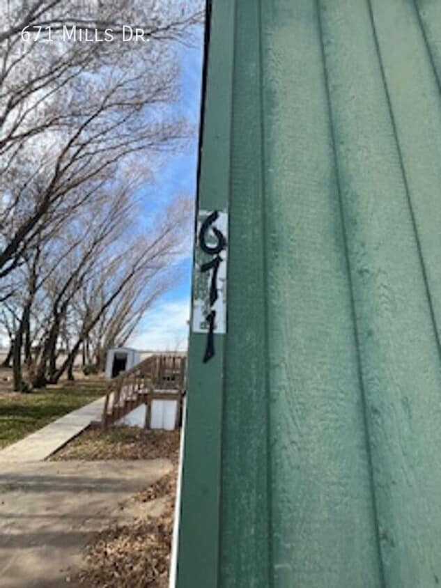 Foto del edificio - 671 W Mills Dr