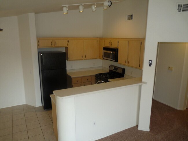 Building Photo - 2nd floor unit in gated community with pool