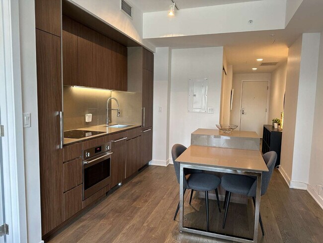 Photo du bâtiment - 1070 Drummond St