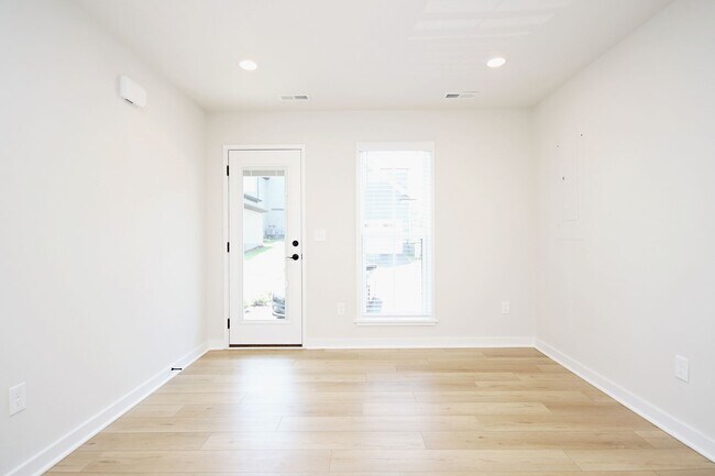 Building Photo - 6015 Bicknell St