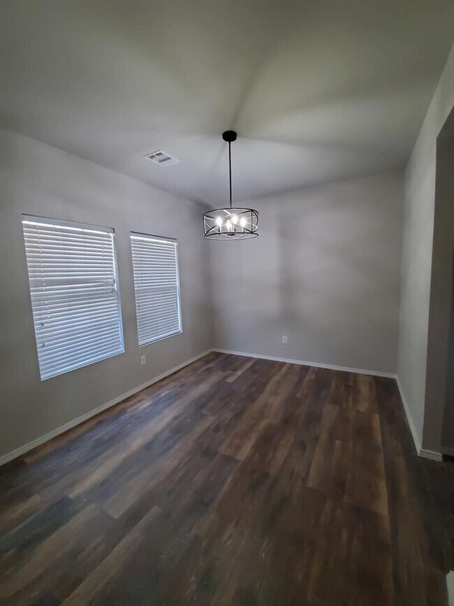 Comedor formal - 625 Chalk Knoll Rd
