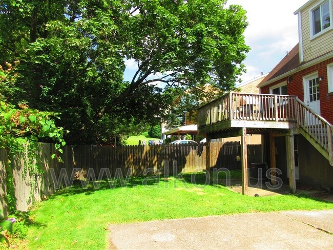 Foto del edificio - 621 Brierly Ln