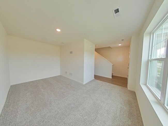 Building Photo - 334 Basin Ct