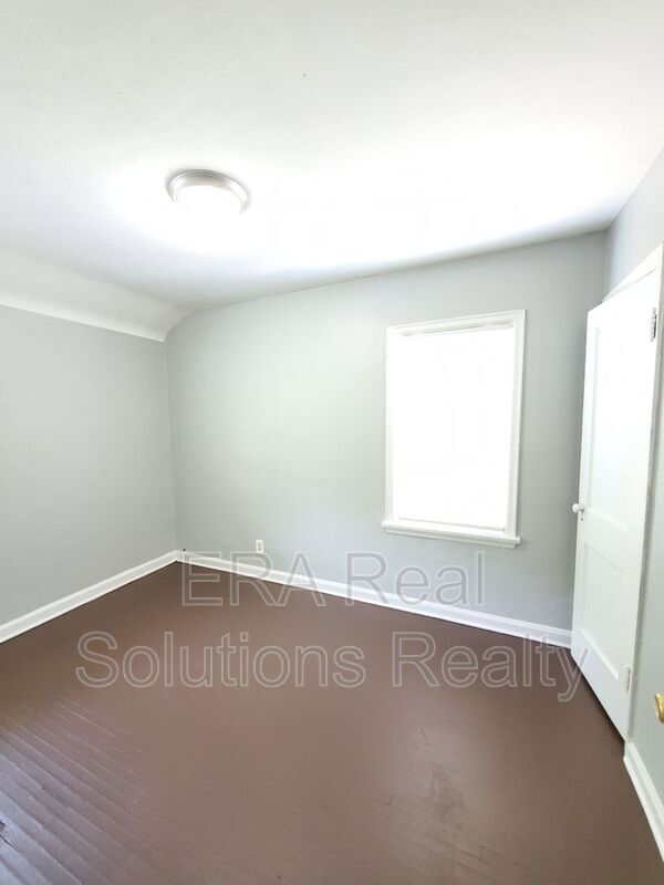 Building Photo - 1734 E Whittier St