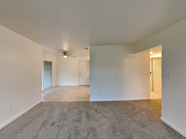 Building Photo - 3906 Wildrose Way