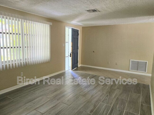 Foto del edificio - 4323 Darlington Rd