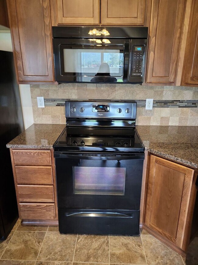 Foto del edificio - Beautiful home for rent in The Radiant Lake Estates!