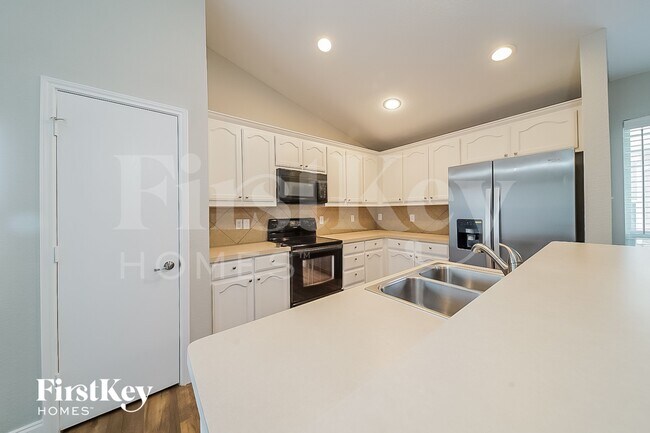 Foto del edificio - 6412 Regina Dr