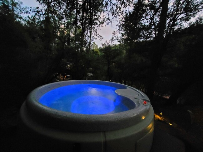 Foto del edificio - 627 S Buenagua Rd