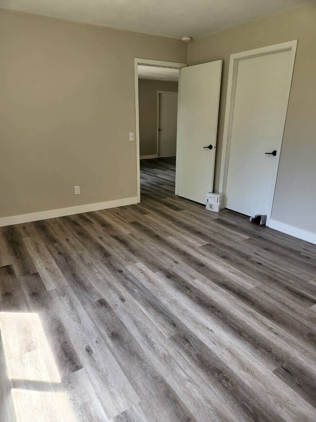 Foto del edificio - 1320 Riverside Dr