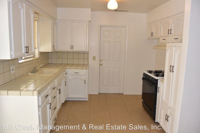 Building Photo - 3 br, 1 bath House - 3446 S. Dollner