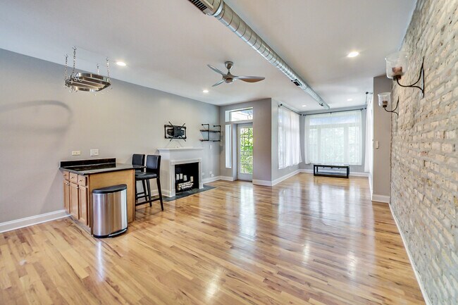 Foto del edificio - 4821 N Sawyer Ave
