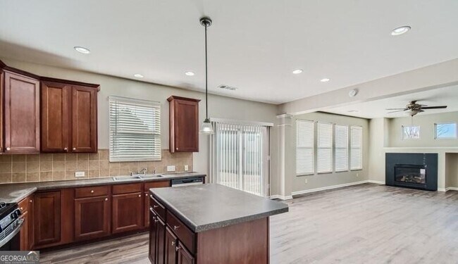 Building Photo - 4367 Rainer Dr