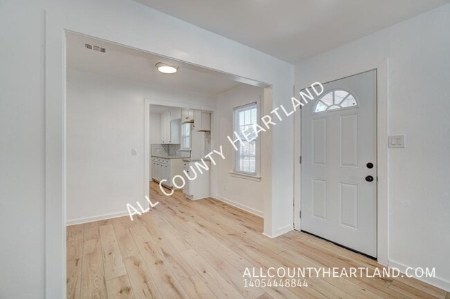 Building Photo - 208 W Kittyhawk Dr