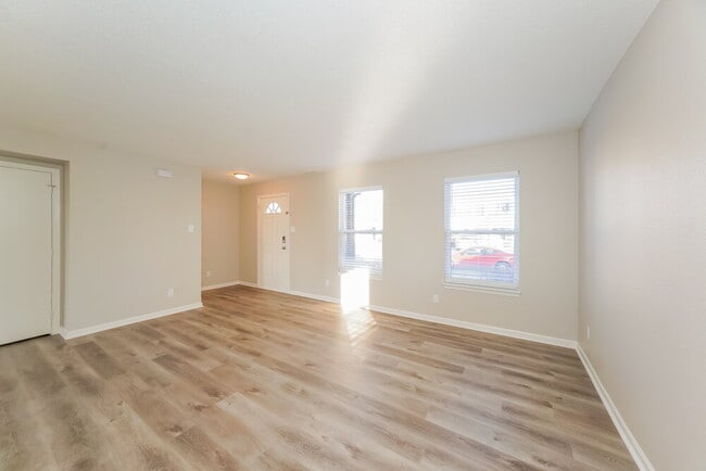 Building Photo - 333 Sunburst Ln