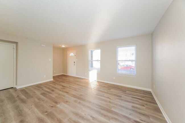 Foto del edificio - 333 Sunburst Ln