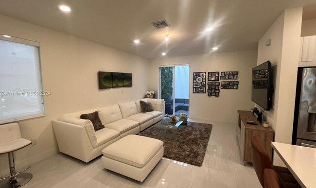 Foto del edificio - 6612 NW 103rd Pky