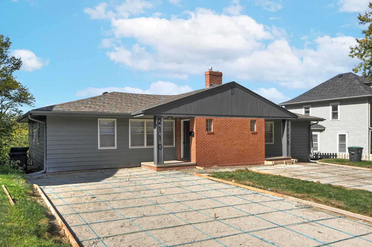 Photo - 2110 S 50th St (Omaha, NE)