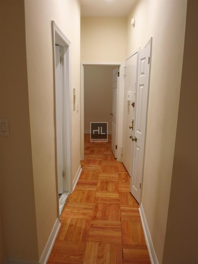 Foto del edificio - 413 E 81st St