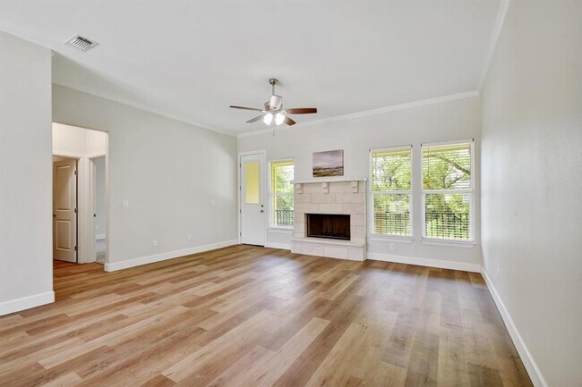 Foto del edificio - 2109 Meadow View Dr