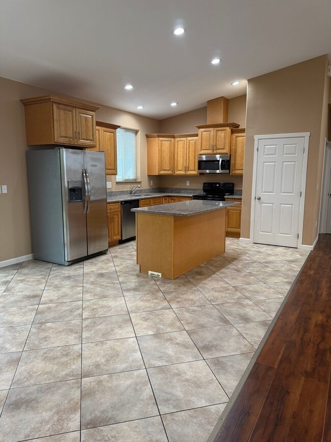 Building Photo - Beautiful Home In Quiet Neighborhood! Landscaping Included!