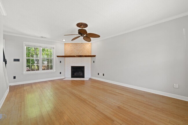 Foto del edificio - Charming 3-Bed Home in Prime Swim/Golf Com...