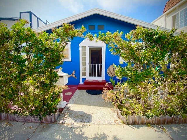 Primary Photo - 3 bedroom 3 bath Marina Del Rey Peninsula ...