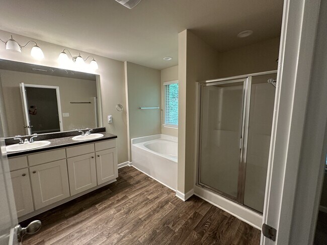 Foto del edificio - 148 Avonwood Cir