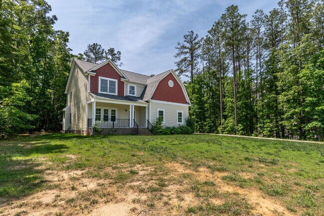 Foto del edificio - Spacious 5-Bedroom Home in The Highlands