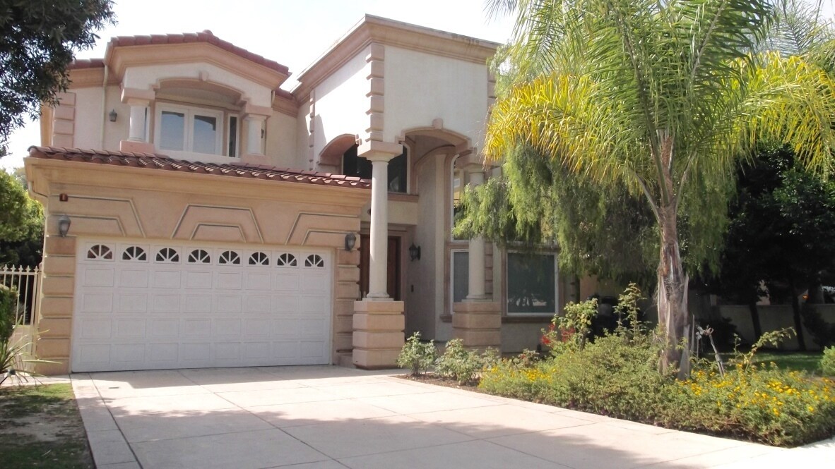 Foto principal - Coming Soon! Lavish Estate Home w/4700sf+C...