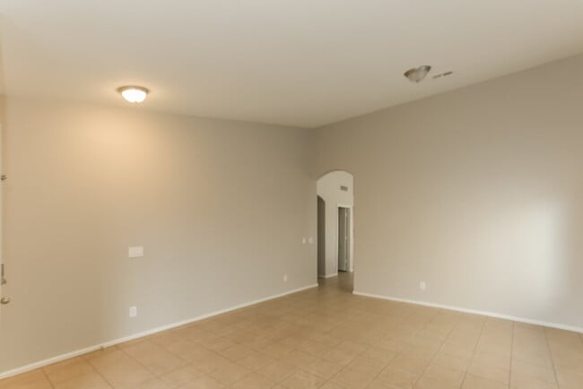Building Photo - 8218 S Jenna Ln
